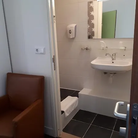 The Ark Hotel 2*